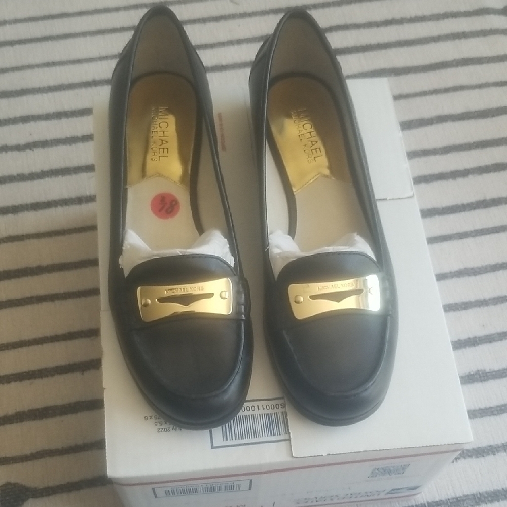 Michael Kors Black and Gold Elegant Loafers(8.5)